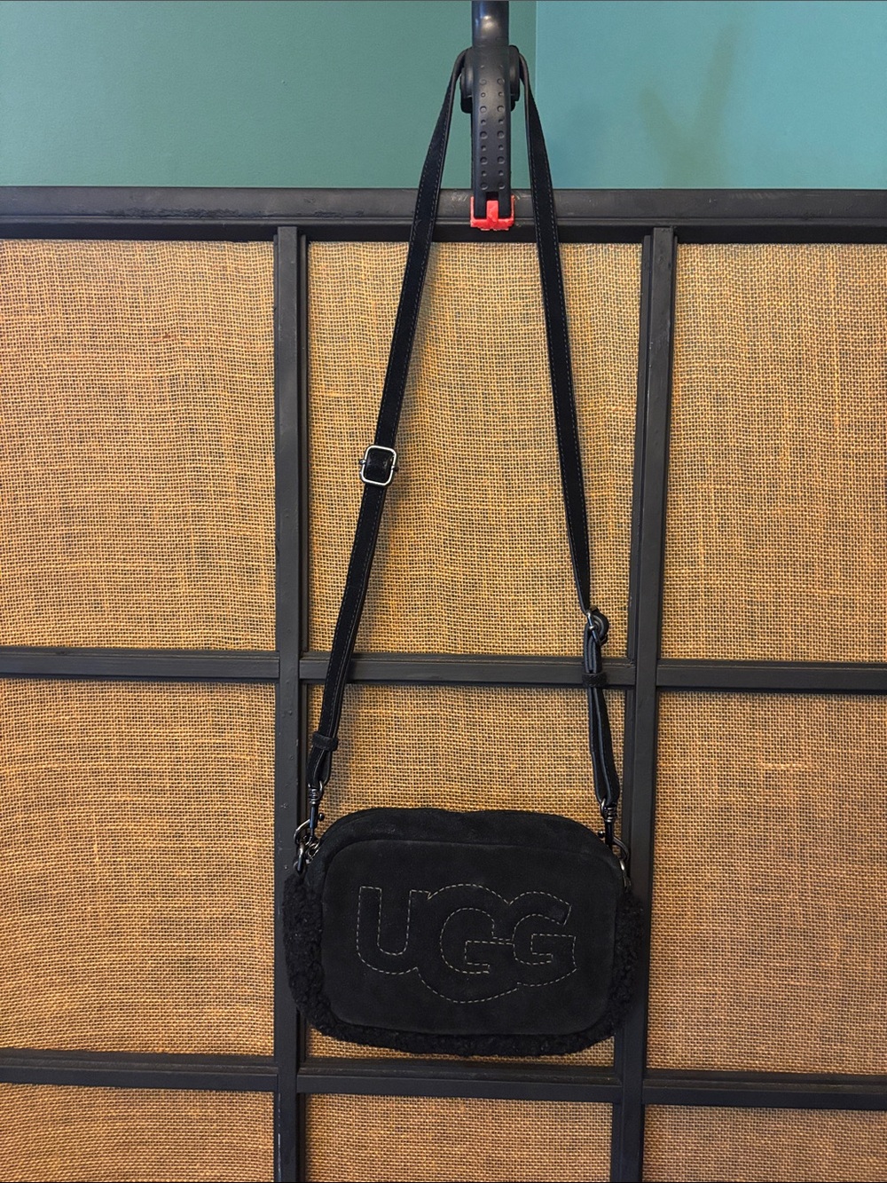 UGG BLACK CROSSBODY PURSE